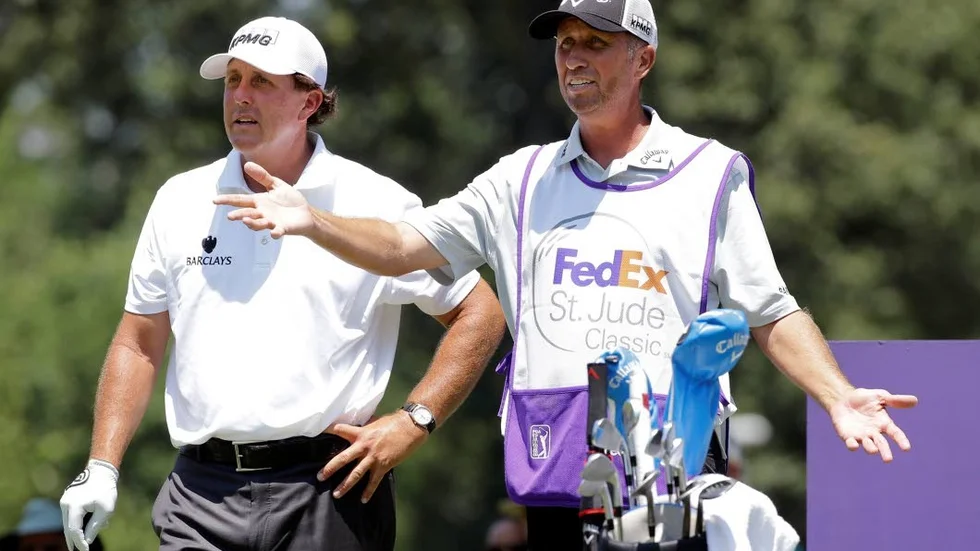 Radarpar. Phil Mickelson och Jim "Bones" Mackay. Efter 25 år tillsammans på golfbanan bröt de upp tidigare i somras.