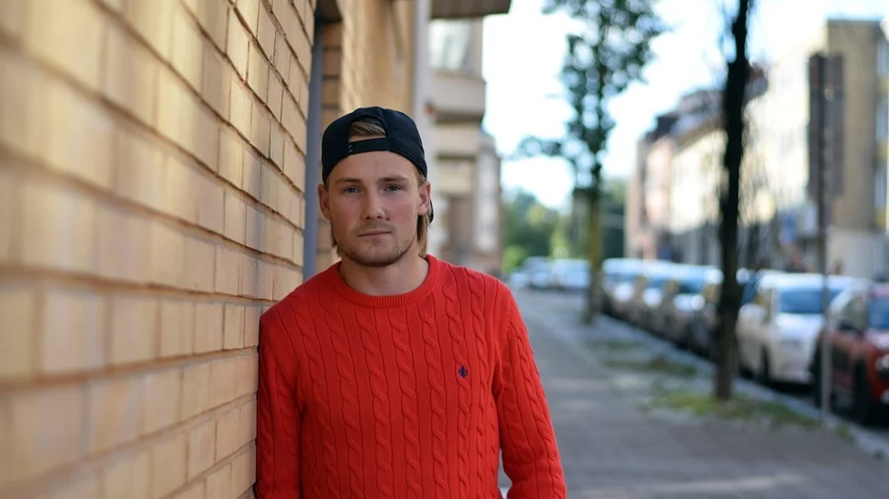 Hockeyspelaren Anton Blomberg fostrades i Motala AIF, spelade för Linköpings J18-lag och sedan A-laget. Numera spelare han en mer betydande roll i sitt nya lag Vita Hästen. Foto: Max Elofsson