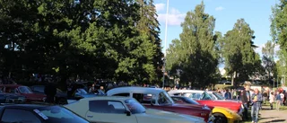 Sköna bilar och skön musik i Folkparken