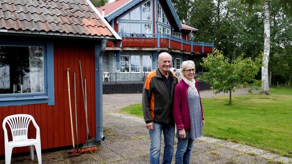 Gäststuga. Det lilla huset till vänster i bild är sommarstugan som låg på tomten från början. Den flyttades 25 meter för att göra plats när nya huset skulle byggas.