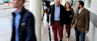 De kräver att affärerna granskas