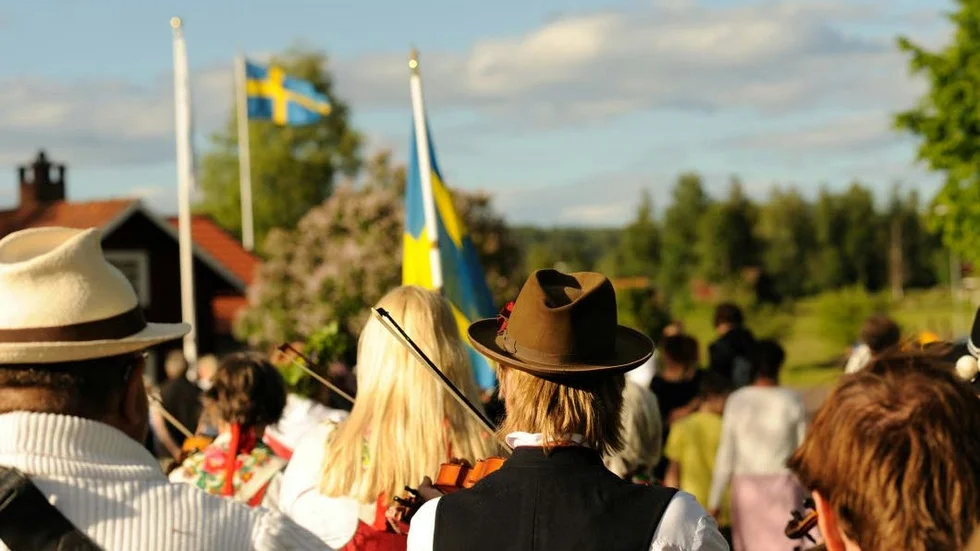 Alla svenskar vurmar inte för midsommarfirandet, utan väljer istället att resa utomlands över storhelgen.