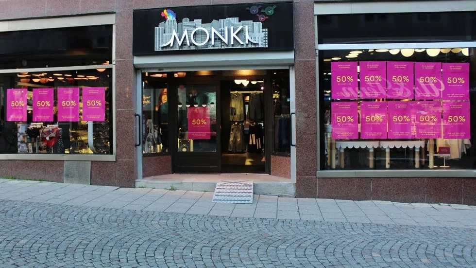 Rea. Många vill handla när butiken har utförsäljning.