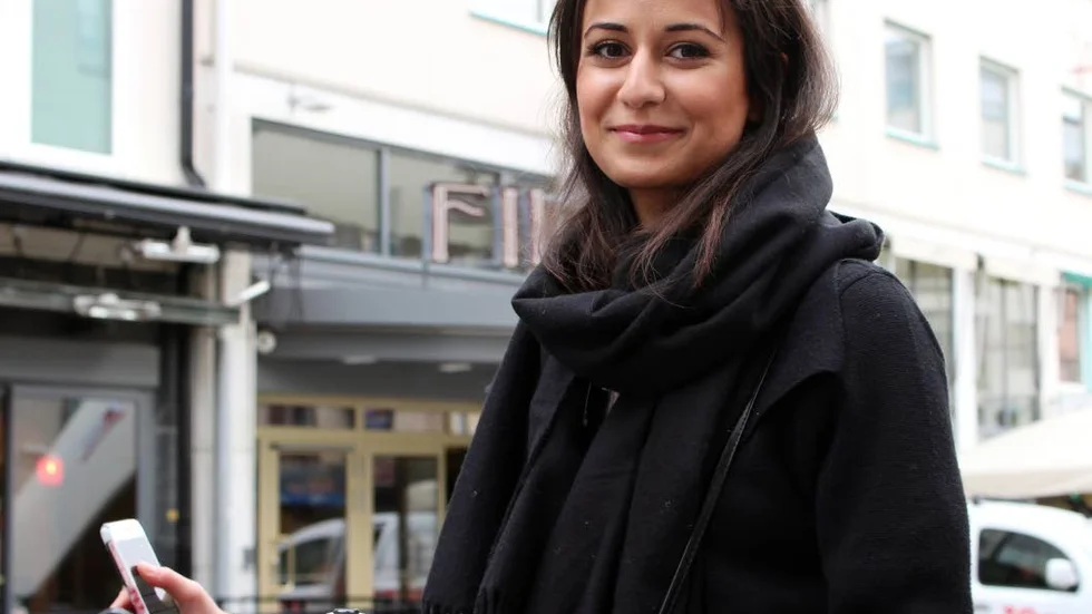 Lovisa Youssef, 22. Student, Linköping:
"Ingen aning, kanske hela tiden. Jag cyklar där det finns plats. Ibland kanske jag åker mot rött, men inte när jag står i bilfilen. Det kan bli oklarheter när det inte finns någon tydlig cykelväg. Jag försöker undvika att cykla på bilvägar då det är läskigare"