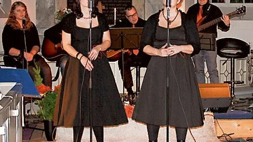 Källs Angels består av Frida Lumme och Anna Landucci.