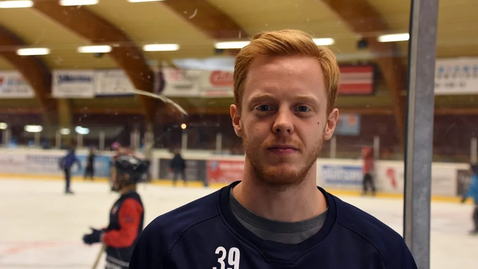 Pierre Gustavsson längtar efter fredagens superderby i Hockeyallsvenskan mellan serieledande Västerviks IK och tabellfyran IK Oskarshamn. Foto: Mikael Kindman.
