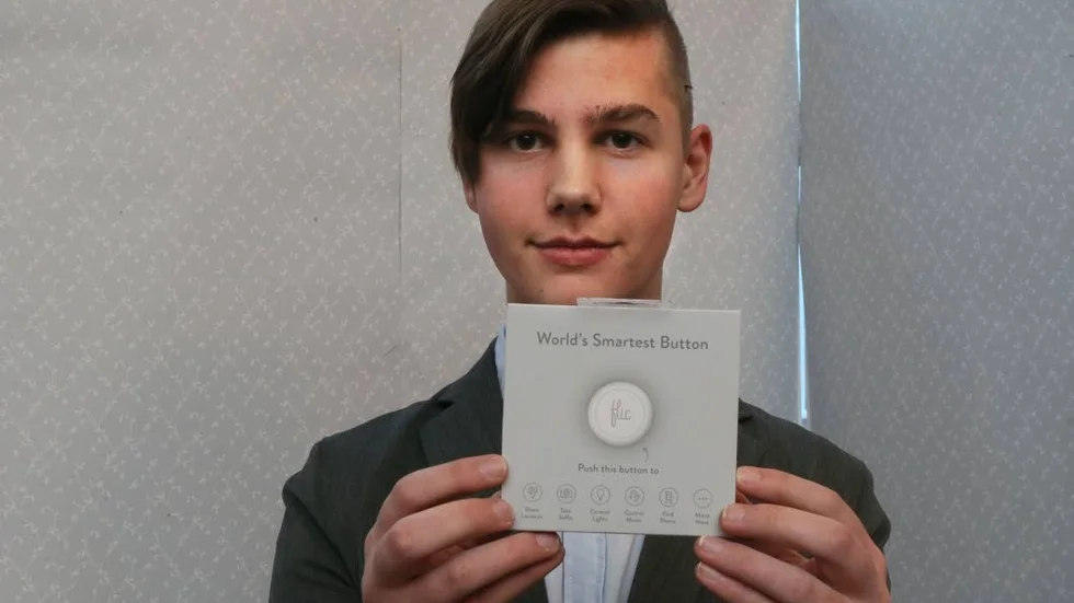 Smarta knappen. Gabriel Nanneson driver Elegance UF tillsammans med Christian Rehnholm och de säljer mobiltillbehör.