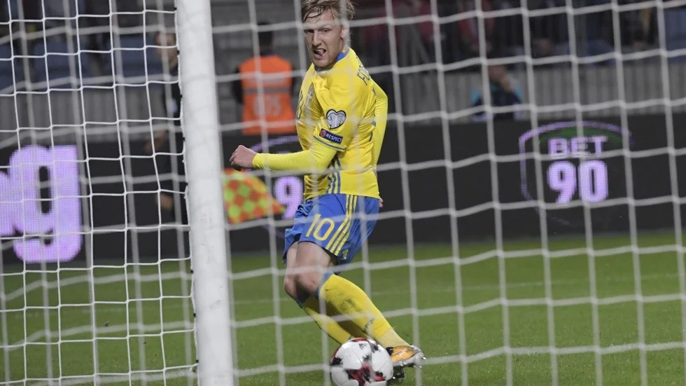 BORISOV 20170903
Sveriges Emil Forsberg rullar in 0-1 under söndagens VM-kvalmatch mellan Vitryssland och Sverige på Borisov Arena.
Foto: Janerik Henriksson / TT / Kod 10010
 ** Bilden ingår i SPORTPAKETET. För övriga BETALBILD **