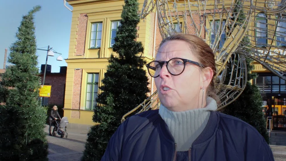 Släpp loss! Stadsträdgårdsmästaren Liselott Johansson, tycker att Linköpings konstnärer tar i för hårt när de kritiserar "Vinterstad i ljus".