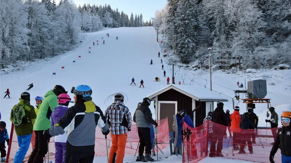 Kombinationen av bra väder och World Snow Day, lockade många besökare till Tolvmannabacken.