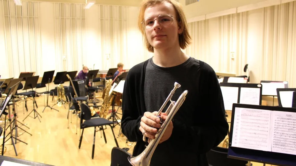 Kompositör. "Det är flera av de professionella musikerna som varit framme och berömt marschen" säger Aston Andersson.