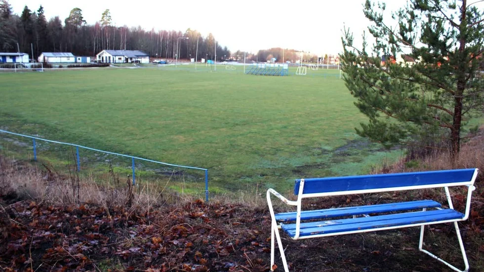 Skogsvallen. I ett växande område är det viktigt att spara ytor för idrott och lek, skriver Håkan Losjö.