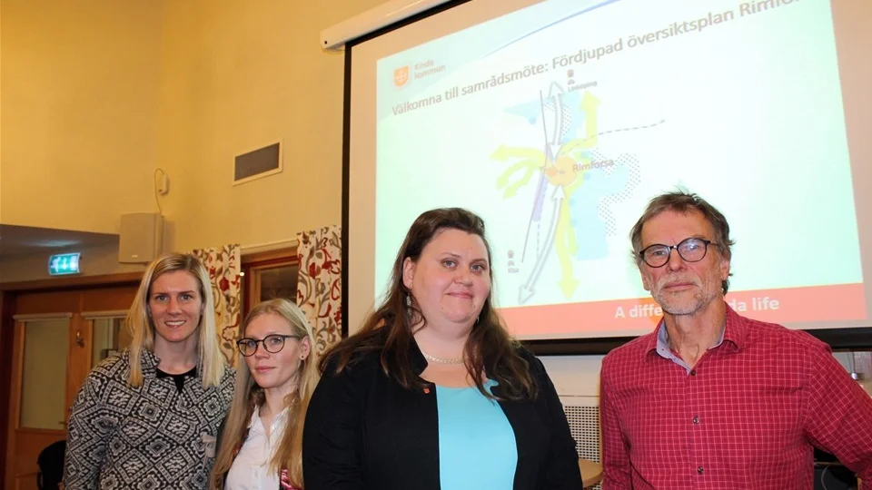 Ida Hellman, Nicole Henriksdotter, Susanna Wallström och Ture Göransson presenterade förslaget på fördjupad översiktsplan för Rimforsa. Foto: Lars-Göran Bexell