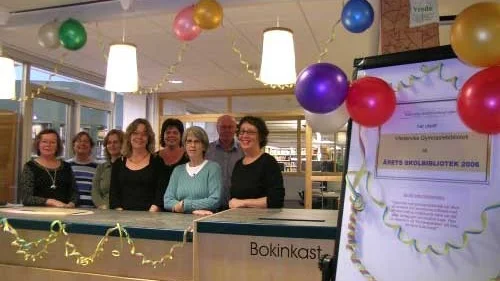 Glad personal. Från vänster Julia Söderlind, Eva Johnsson, Sofia Nordell, Helén Ahnfeldt, Rosita Reinholdsson, Gunvor Alnervik, Tord Bemerfeldt och Eva Zryd. Foto: Ingrid Johansson-Hjortvid