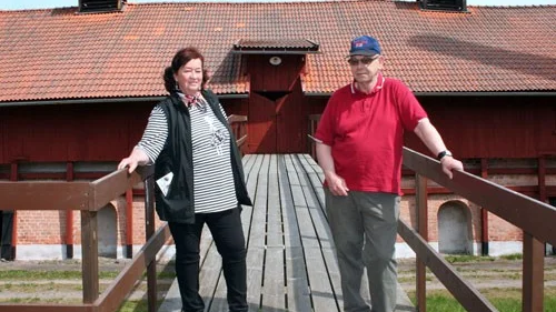 Redo för säsongen. Åsa F Jägerhorn och Steve Kersten hoppas att många vill besöka Almviks Tegelbruksmuseum i sommar.