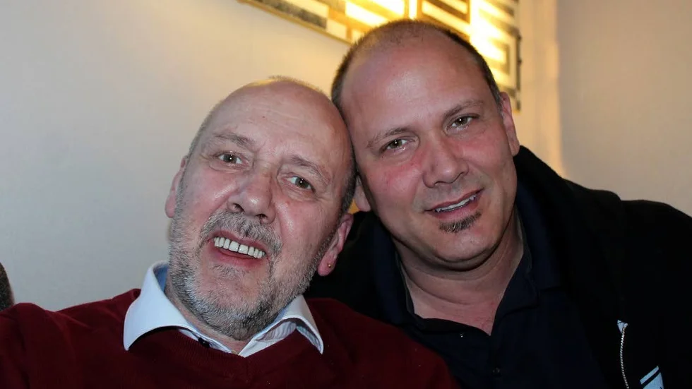 Samhörigheten infann sig direkt. För den som vill läsa Bill Bakers dagbok från Sverigevistelsen och mötet med pappa Christer Höjerström så är hans Facebooksida öppen.