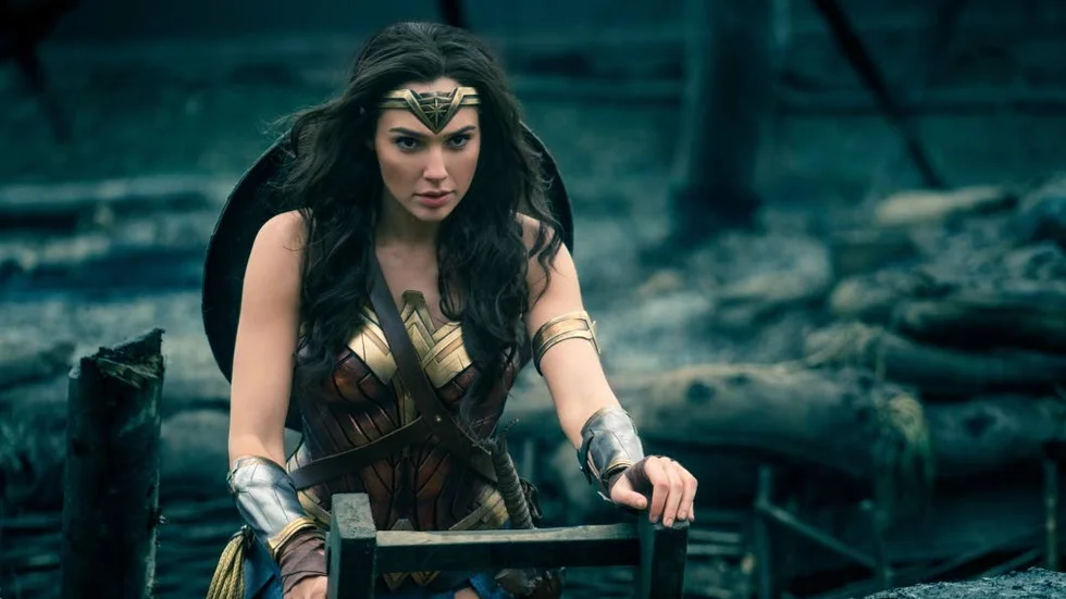 I "Wonder Woman" blir Diana, som vuxit upp bland amasoner på en avlägsen ö varse mänsklighetens hela spektrum.