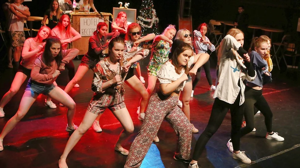 Dans "Bitch better give my money". Foto: Roelof Stroetinga