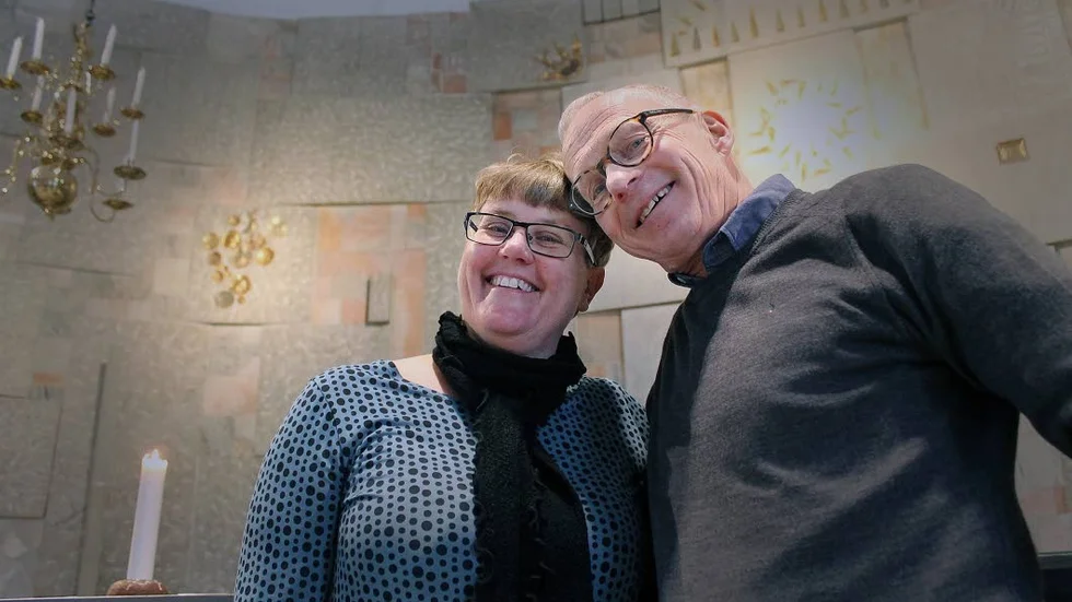 Helena och Anders Sederström passade på att förnya äktenskapslöftet med varandra under ett besök i S:t Larskyrkan.