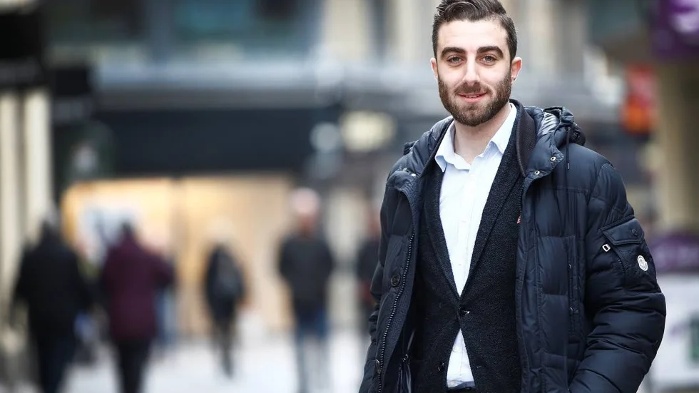 Alla chanser. "I Sverige finns alla förutsättningar för att lyckas och det är genom att möta människor med andra värderingar och verklighetsuppfattningar som du växer som människa", menar Sam Issa.