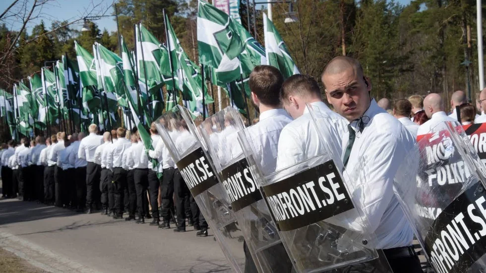 Nazister. Nordiska motståndsrörelsen demonstrerar på första maj i Falun.