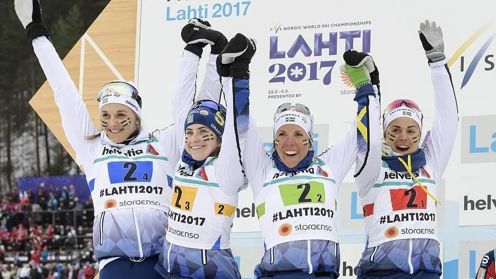 VM-jubel. Stina Nilsson, Ebba Andersson, Charlotte Kalla och Anna Haag skidar hem silvret i damernas stafett 4x5 km i finska Lahtis.