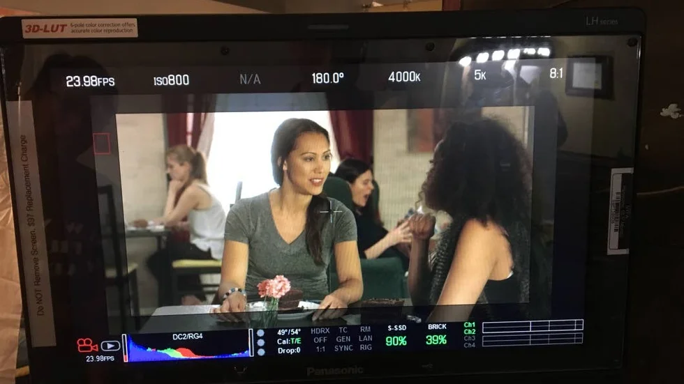 Ina spelar huvudrollen i hennes egenproducerade film.
