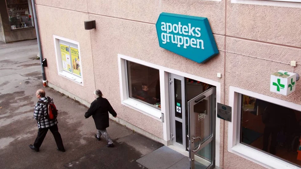 Vardagsöppet. Däremot är apoteket i Kisa tills vidare stängt under lördagar.