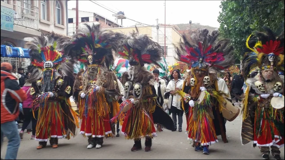 På karneval i Oruro, Bolivia. Helt otroligt skådespel som pågår i flera dagar.