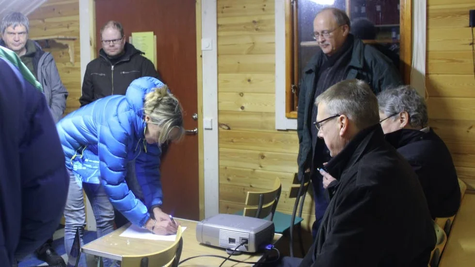 Medlemmar. Åsa Thorén i blå jacka tillsammans med andra medlemmar från ÖAS.