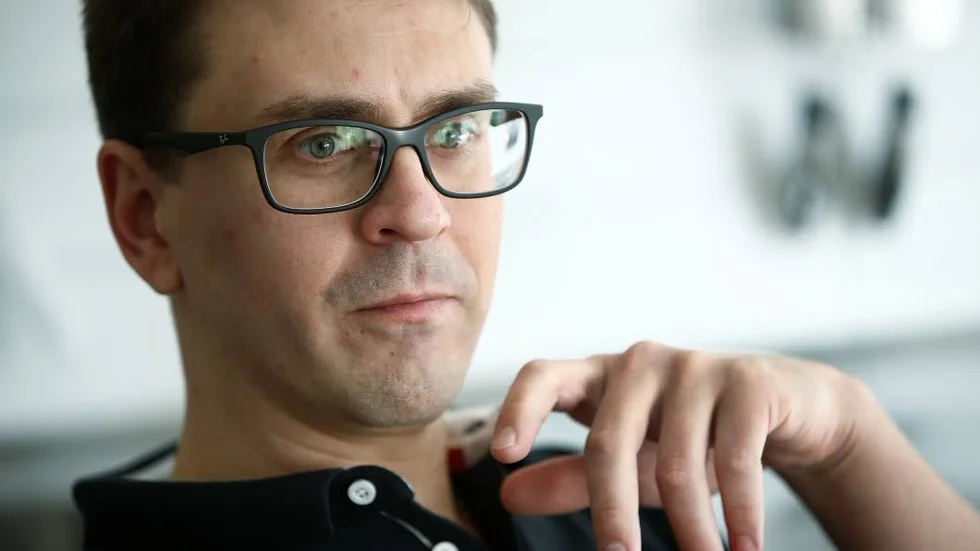Rydskogen. ”Man måste inte åla omkring ute i naturen för att få TBE. Jag känner till en diagnosticerad patient som fick sjukdomen under en löprunda i Rydskogen”, säger ambulanssjuksköterska Karl Larsson.