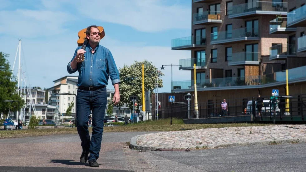 Per Malmborg, trubadur från Västervik, spelar gärna Bellman. I sommar blir det två kvällar på Slottsholmen.