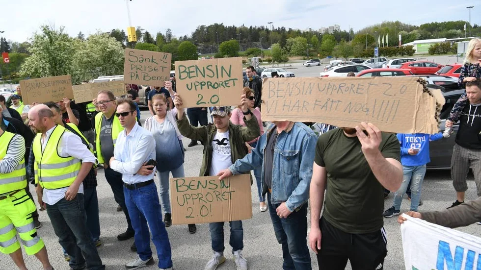 Att annars intelligenta och medkännande människor öppet hånar Bensinupprorets företrädare tar inte bort missnöjet, menar ledarskribenten.