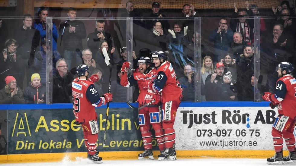 VIK landar i dagsläget i på en slutspelsplats, enligt Sporten.