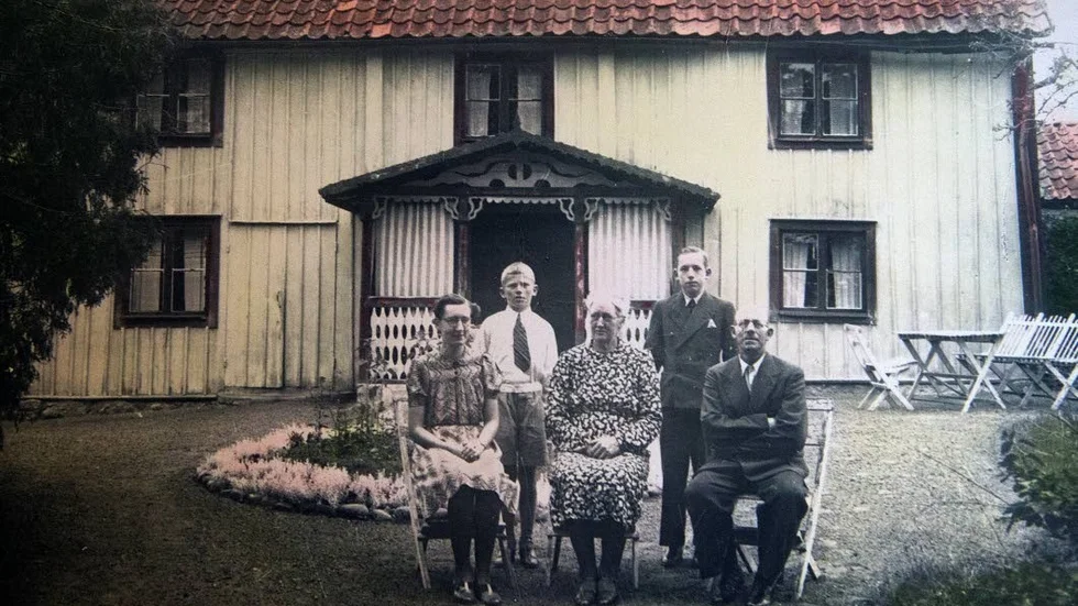 Så här såg Hagalund ut i slutet av 30-talet. Bertil Johansson som bodde här till 2016 ses stående i mörk kostym.