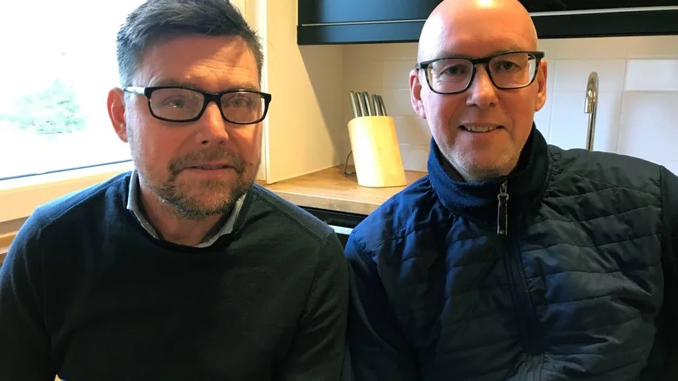 Ulf Sandell, här till höger om sin Kosakollega Fredrik Lindblom, slutar på Kosa i midsommar. Det betyder att han kan gå tillbaka till jobb för IFK Motalas bandyklubb där han ska finnas med i marknadsgruppen.
