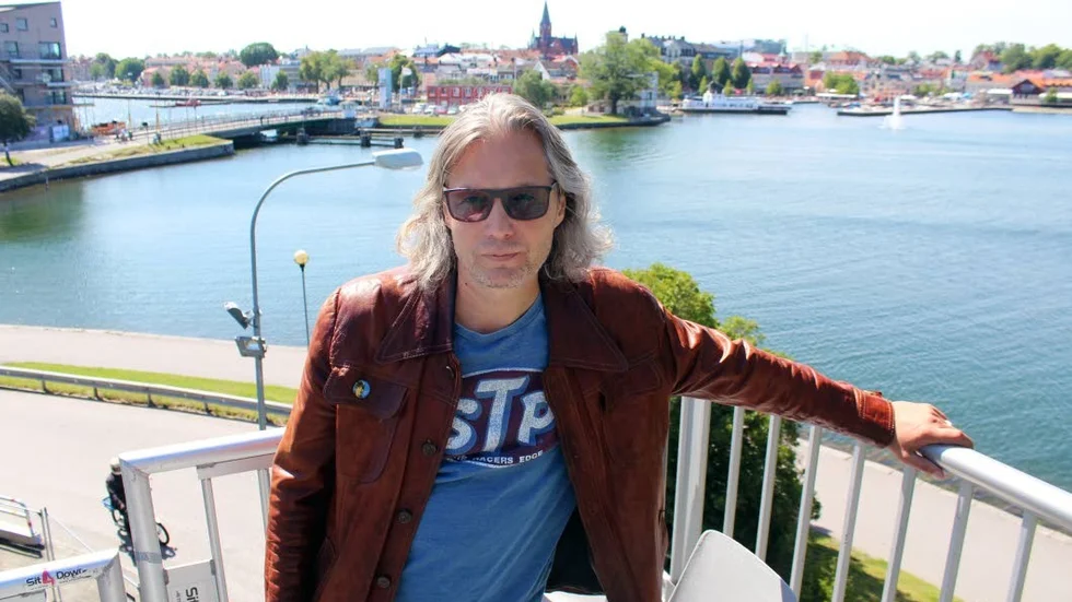 Nu har Calle Åstrand, VD för Visfestivalen, avslöjat två av festivalens värdar.