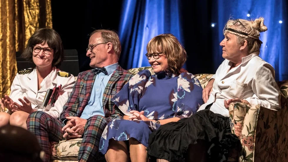 Ines (Malin Kärrbrink) grillade Håkan och Carina Lindblad, som vanligt tillsammans med Vera (Eva Granlund).