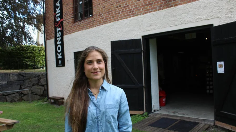 Isabelle Bergstrand driver Konst & fika i Edsbruk för sjunde sommaren.