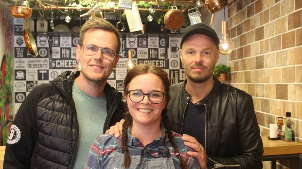 Från vänster: Jens Lijeberg, operativ chef för Guldkant. Jonas Settlin, vd och ägare för Guldkant. Hanna Oskarsson, operativ chef för Guldkant Deli och glassbar.