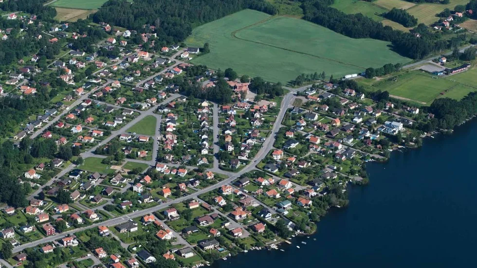 Det aktuella området ligger granne med Karlshults skola och Borens idrottsplats.
