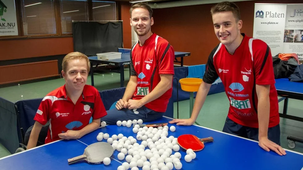 Alexander Öhgren, Emil Andersson och Daniel Gustavsson i Team Motala på väg till Parapingis-VM i Slovenien.