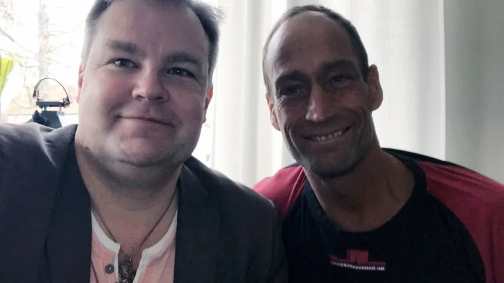 Dennis Gustafsson, som numera laddar för Luciapokalen i mens physics. När det gäller bandyn tror inte Dennis att det blir någon hall i Motala.