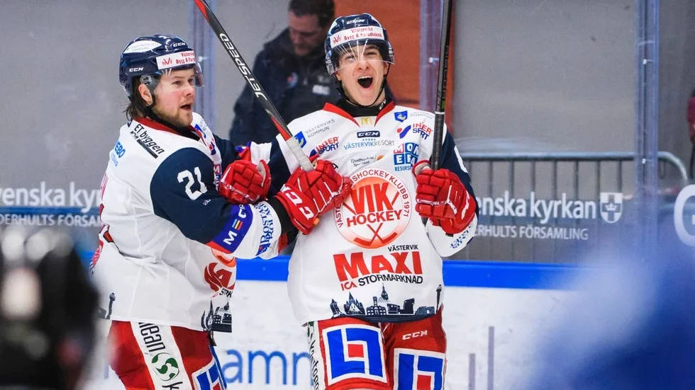 Victor Öhman och Ken Jäger är två nyckelforwards som är klara för spel i VIK nästa säsong.