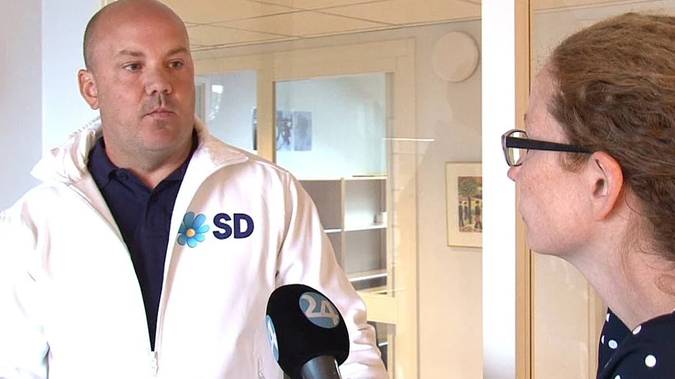 Johan Karlberg (SD) videointervjuas av MVT:s Lina Handberg.