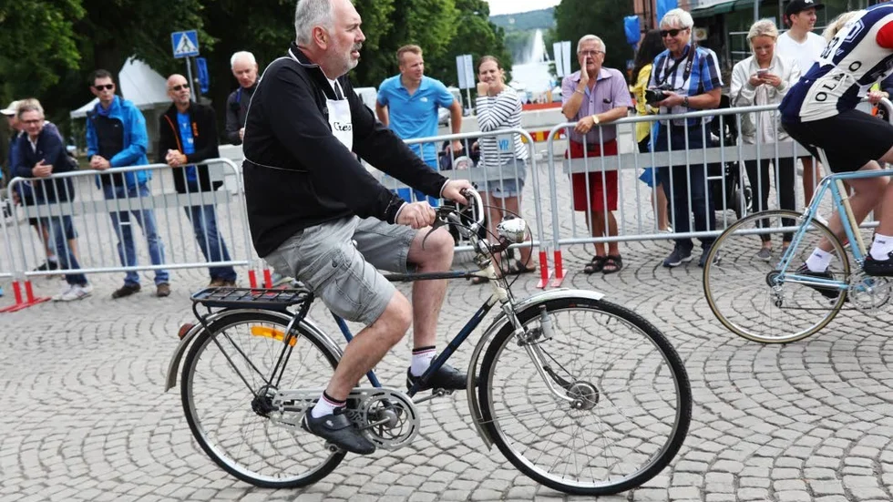 Sist i fältet rullade han fram, Eddie Johlgren. Pappas gamla Hermes från 1952 dammades av. Det kan bli fler gånger på andra gamla cyklar.