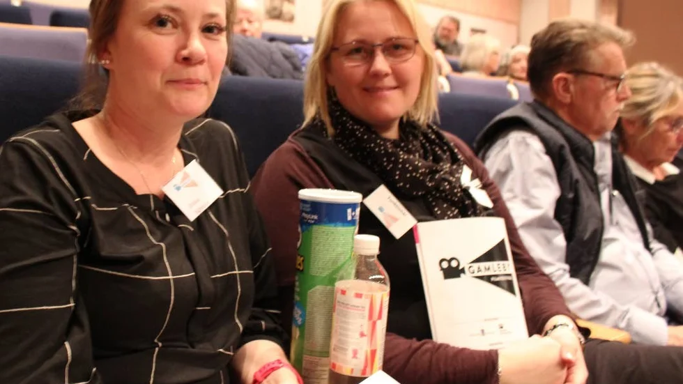 Jessica Hübinette och Lotten Gustafsson var redo för kvällens två sista filmvisningar: "Tusen sjöars ögonblick", en kortfilm av Helena Savio och Jan Troells "Så vit som en snö".