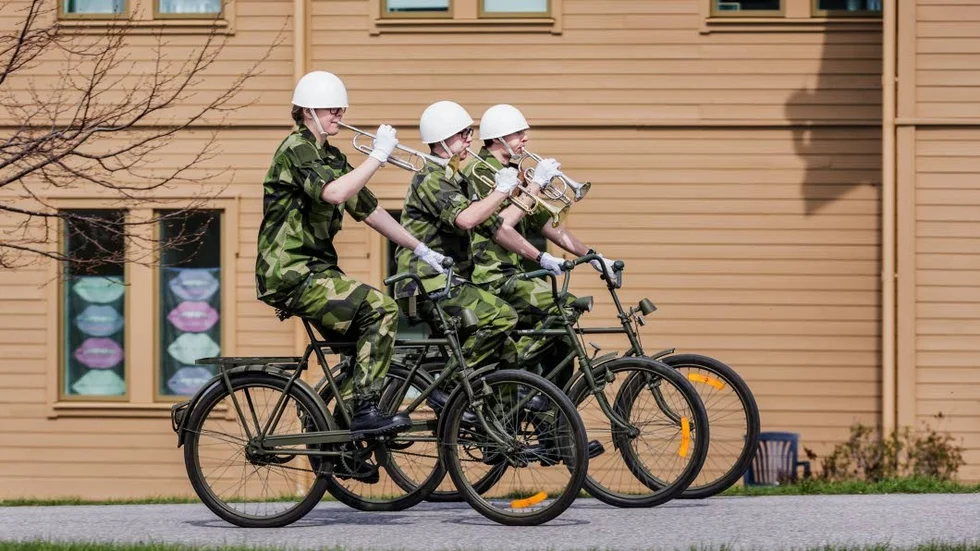 Trampa i takt och samtidigt spela i takt är en utmaning.
