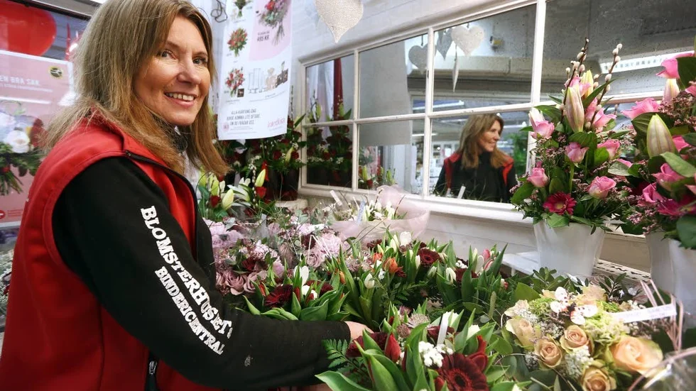 Inte bara rosor säljer. Den här dagen på året vill många ha blommor och då krävs lite andra kombinationer också.