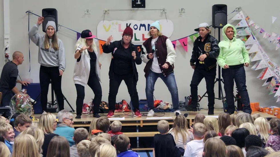 Underhållning. Personalen svarade för musikunderhållningen under fredagens invigning.